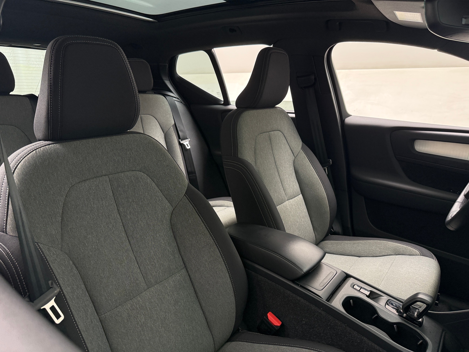 Thumbnail: 2025 Volvo XC40 - 2