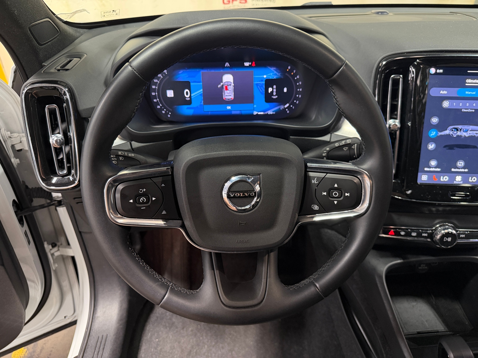 Thumbnail: 2025 Volvo XC40 - 5