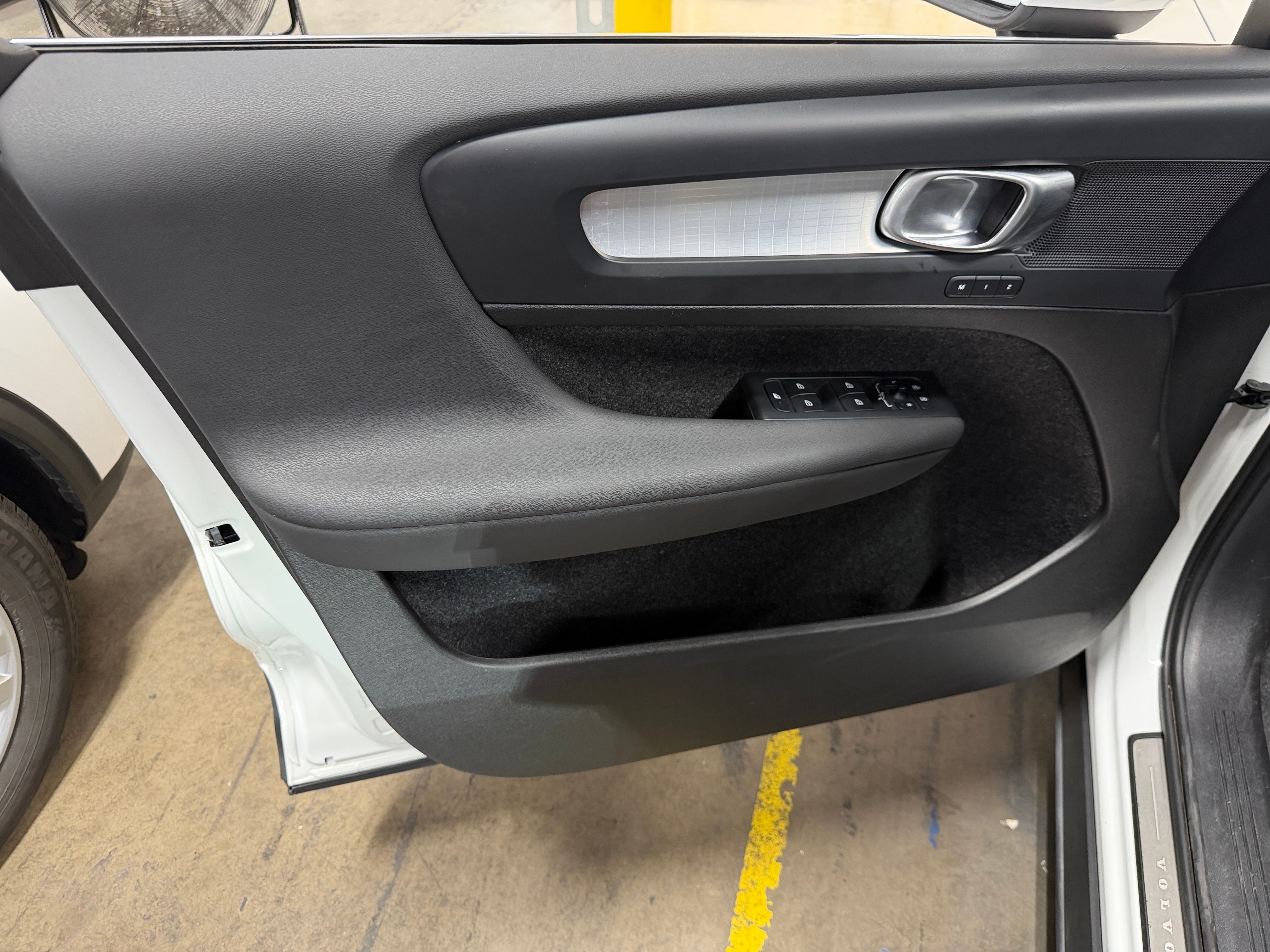 2025 Volvo XC40