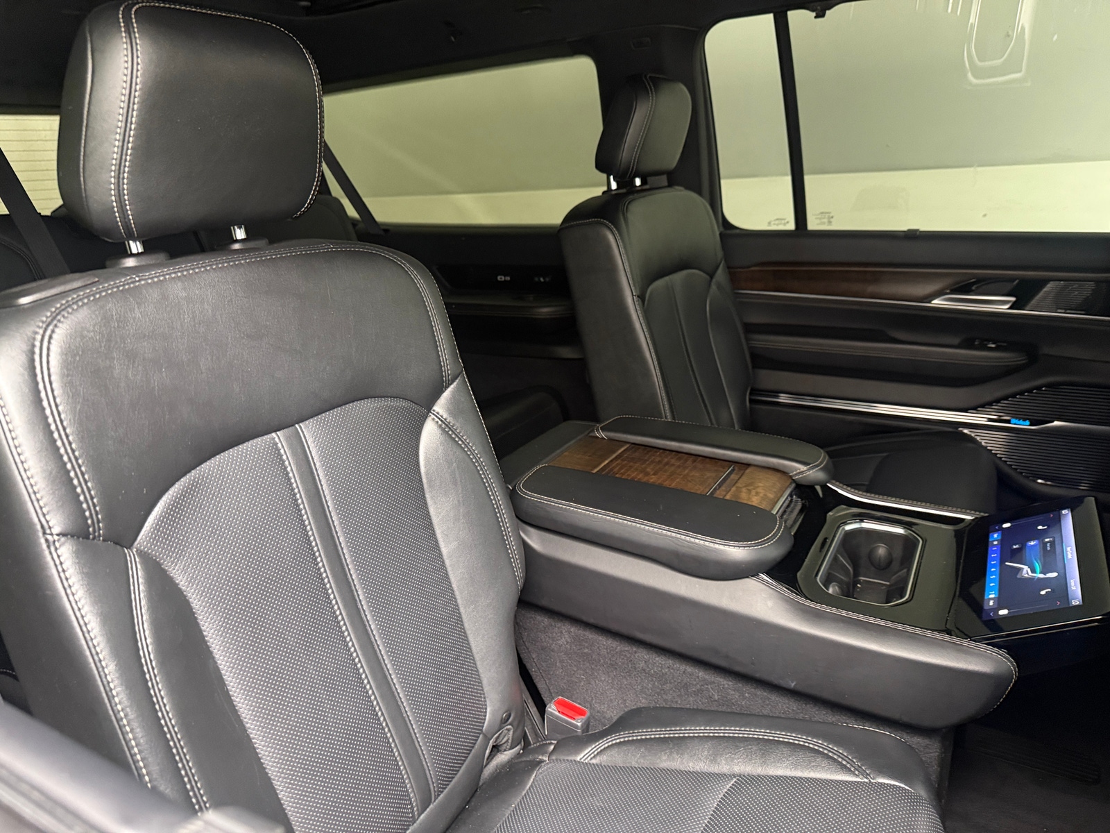 Thumbnail: 2024 Jeep Grand Wagoneer L - 5
