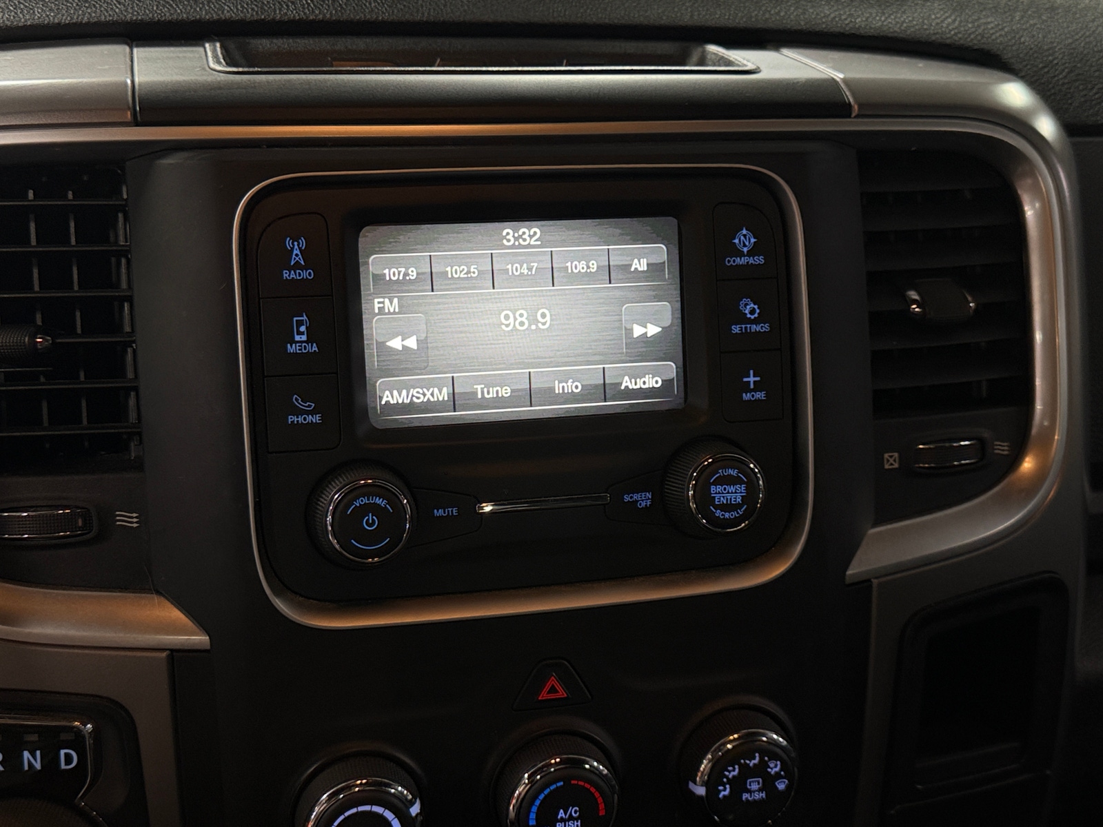 Thumbnail: 2022 RAM 1500 Classic - 4