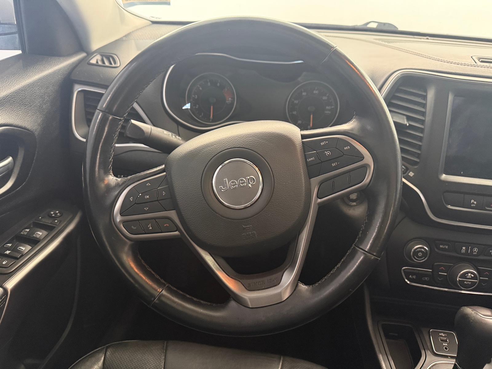 Thumbnail: 2021 Jeep Cherokee - 4