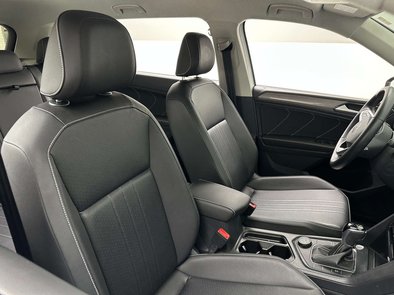 Thumbnail: 2023 Volkswagen Tiguan - 2