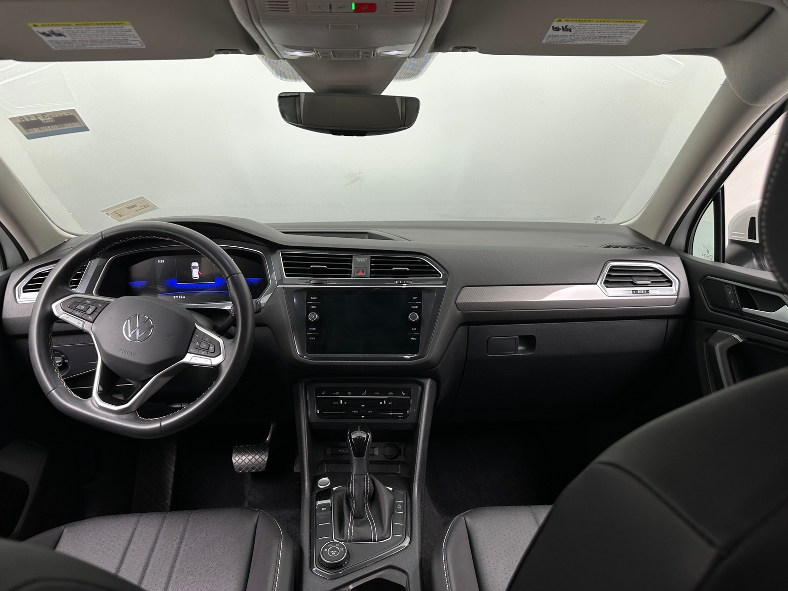 Thumbnail: 2023 Volkswagen Tiguan - 3