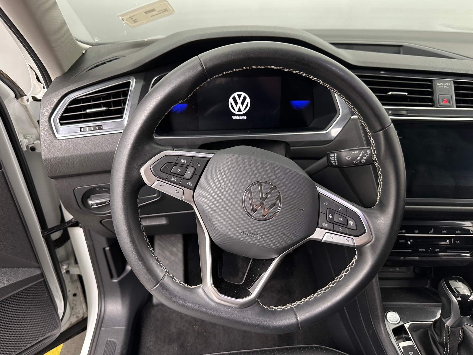 Thumbnail: 2023 Volkswagen Tiguan - 5