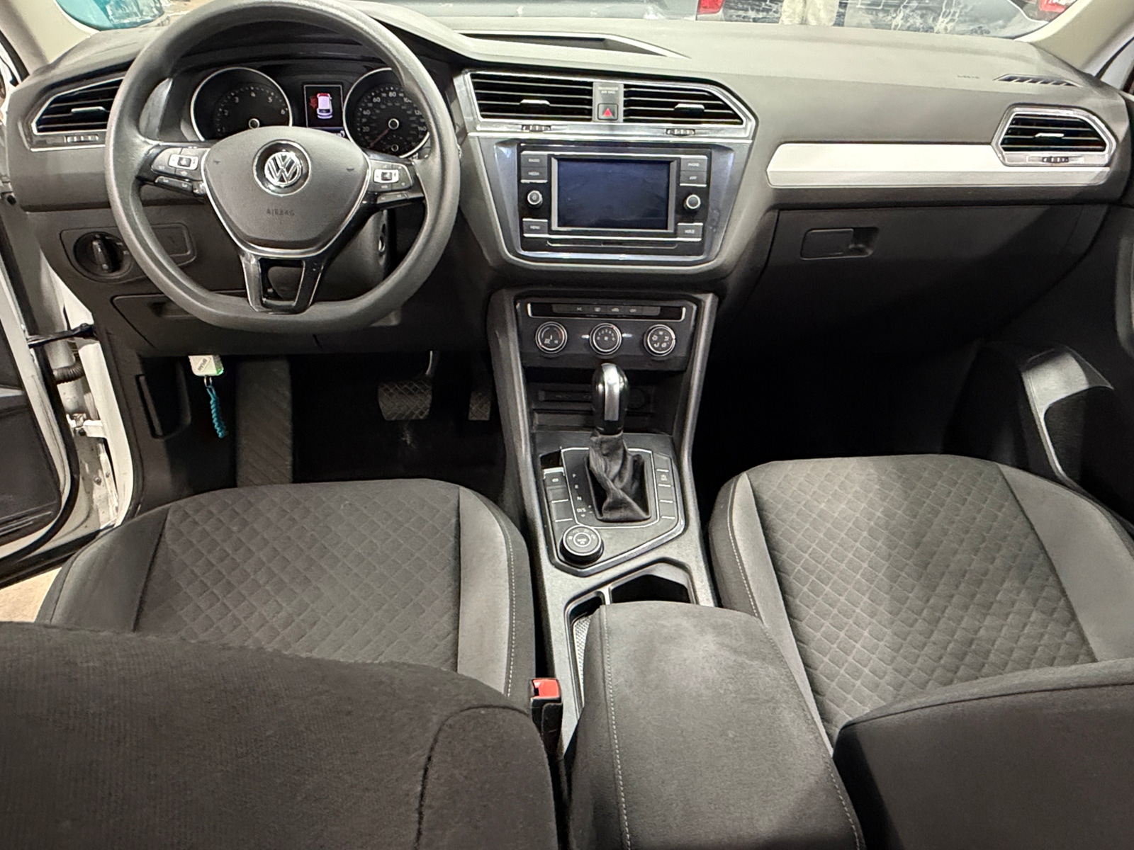 Thumbnail: 2020 Volkswagen Tiguan - 3