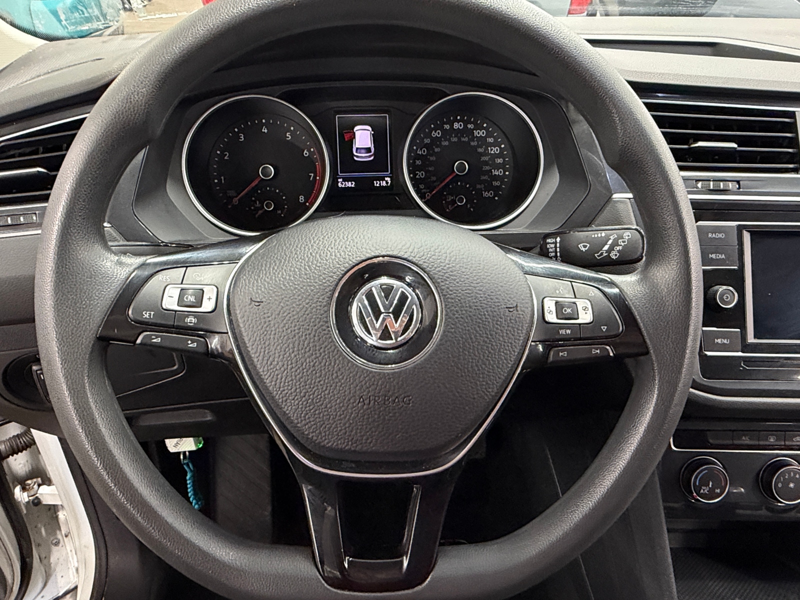 Thumbnail: 2020 Volkswagen Tiguan - 5