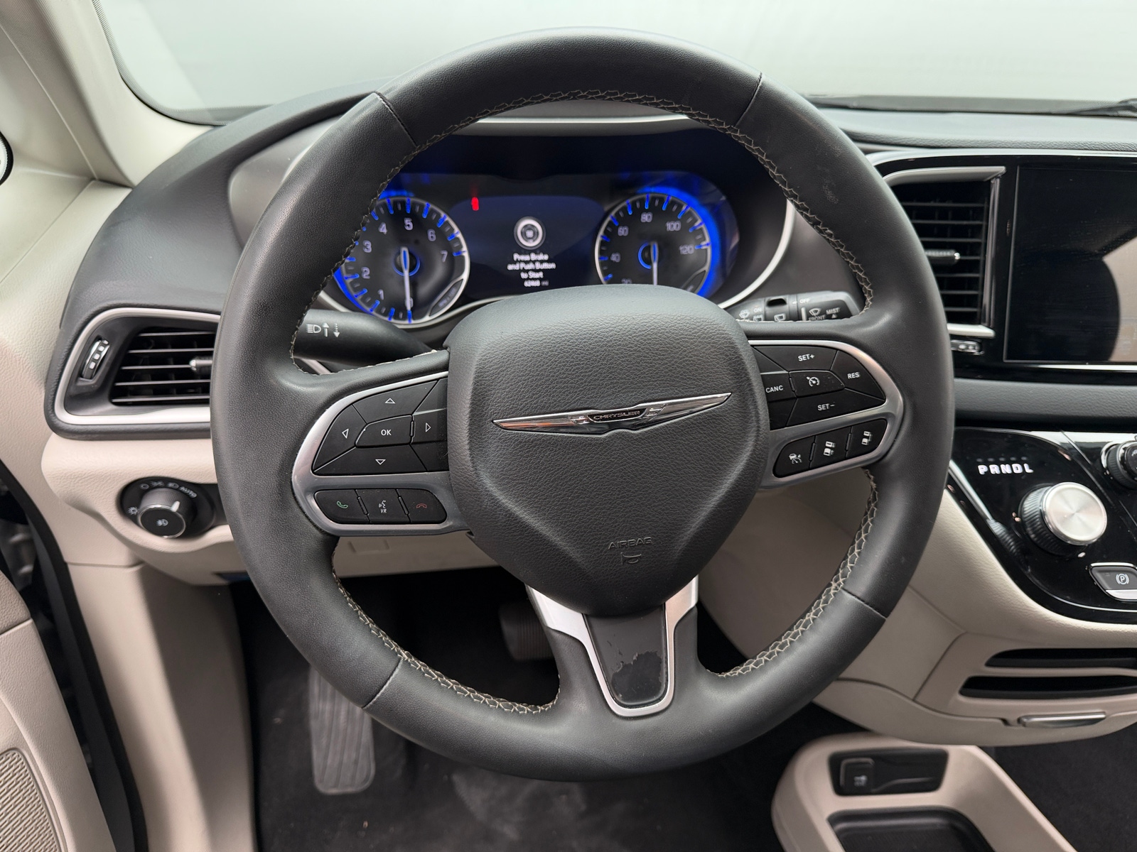Thumbnail: 2023 Chrysler Pacifica - 4