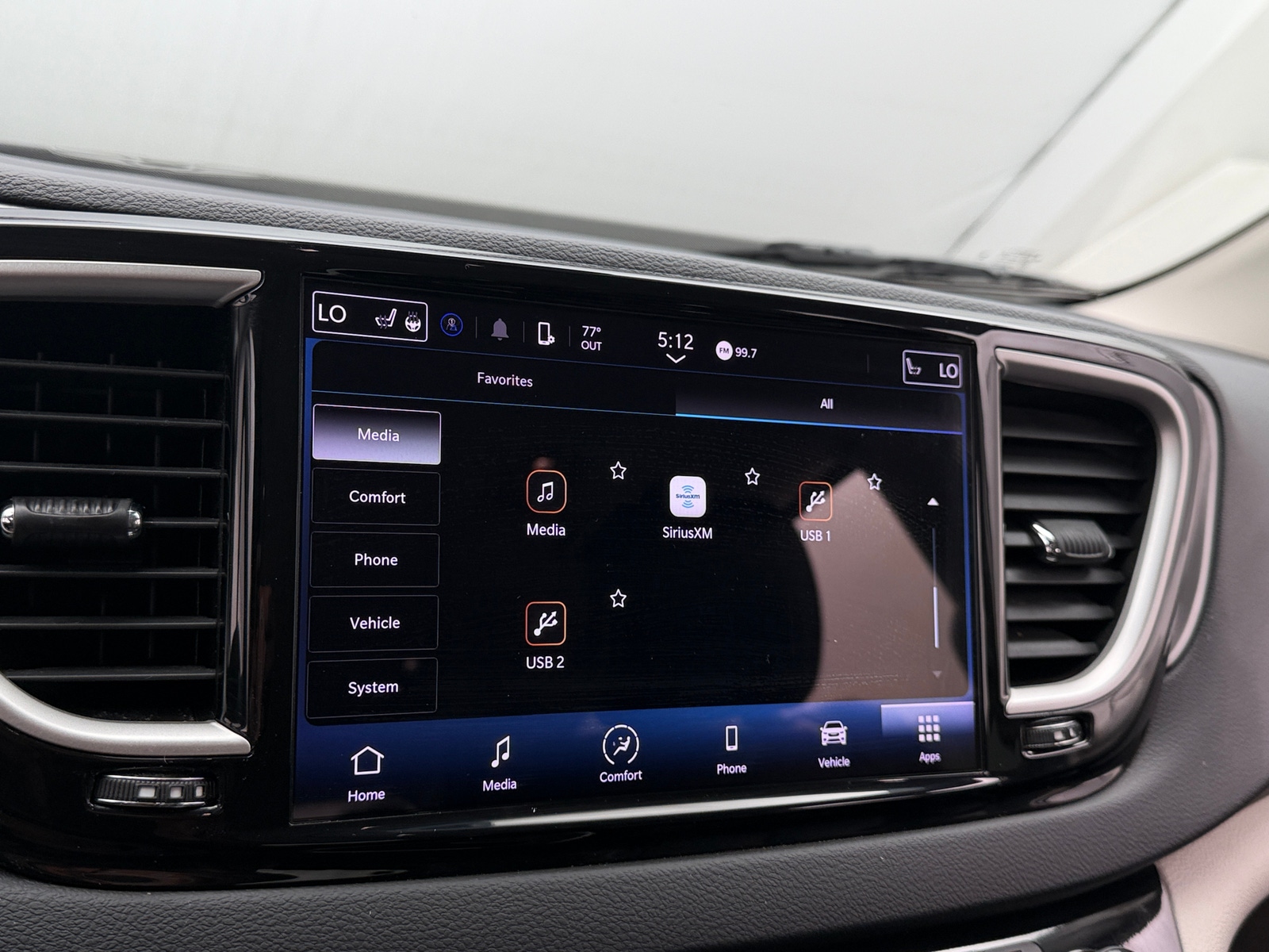 Thumbnail: 2023 Chrysler Pacifica - 3