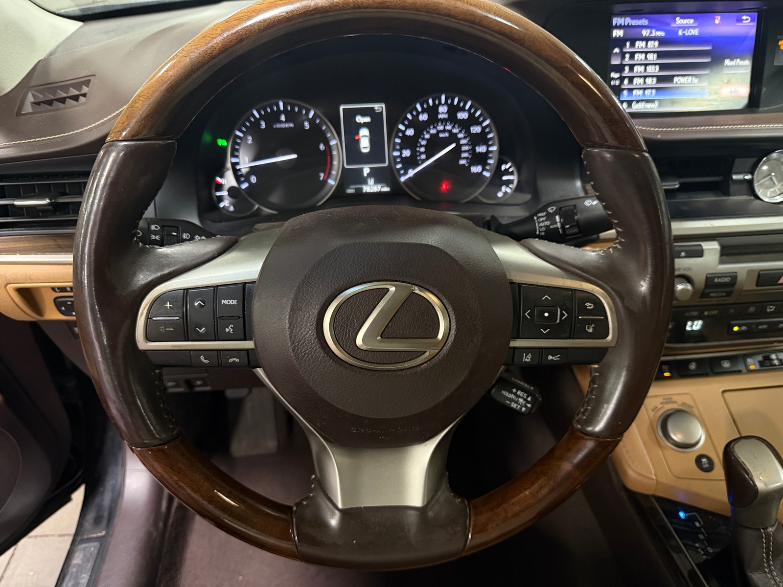 Thumbnail: 2017 Lexus ES - 4