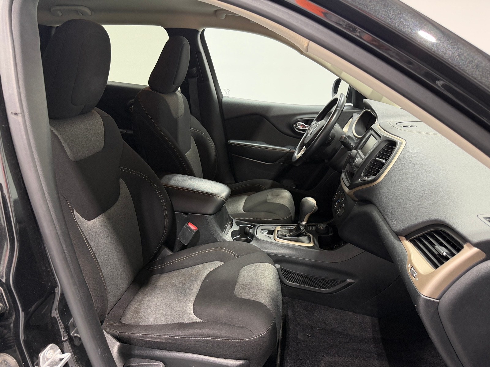 Thumbnail: 2016 Jeep Cherokee - 2