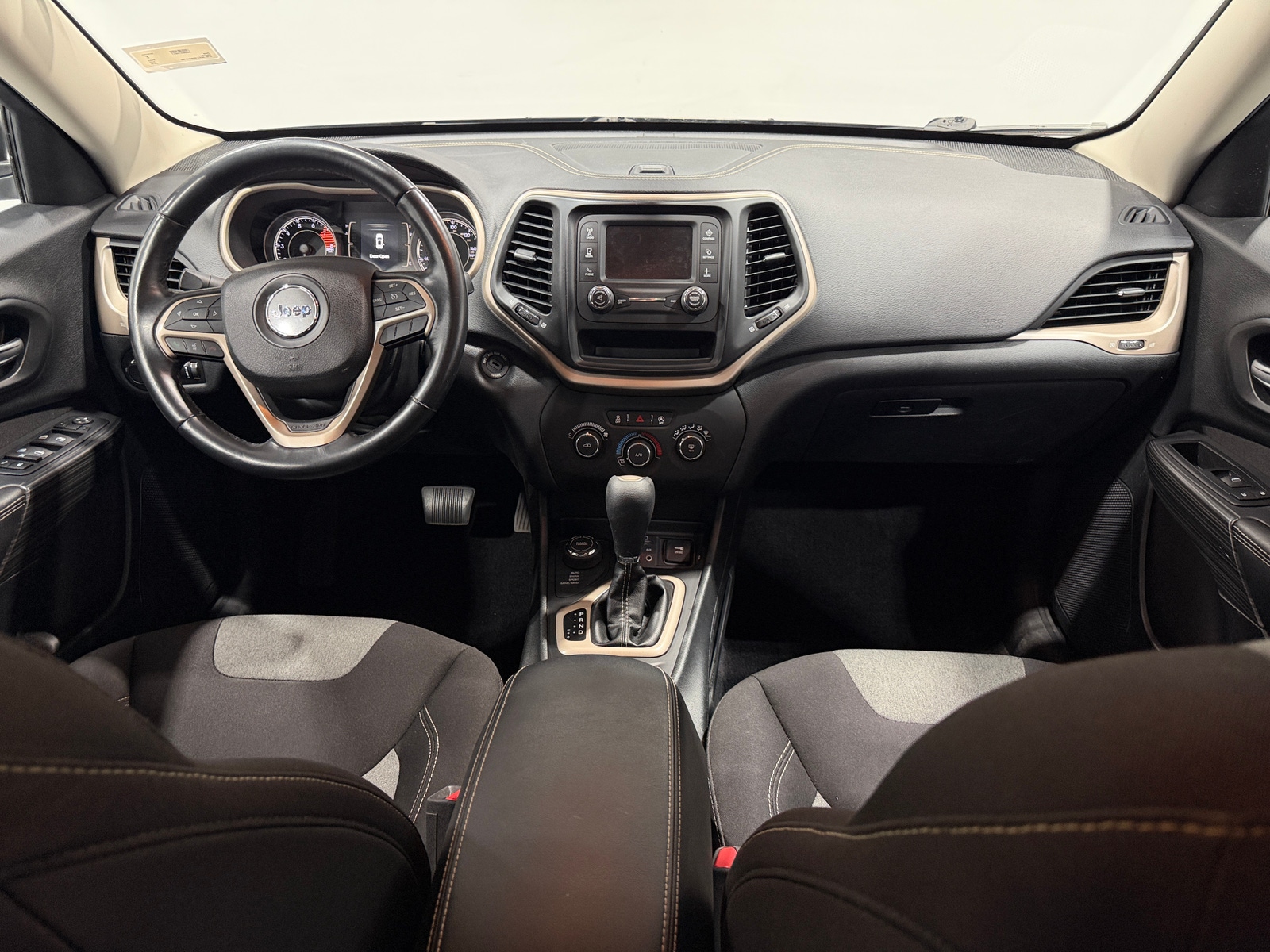 Thumbnail: 2016 Jeep Cherokee - 3