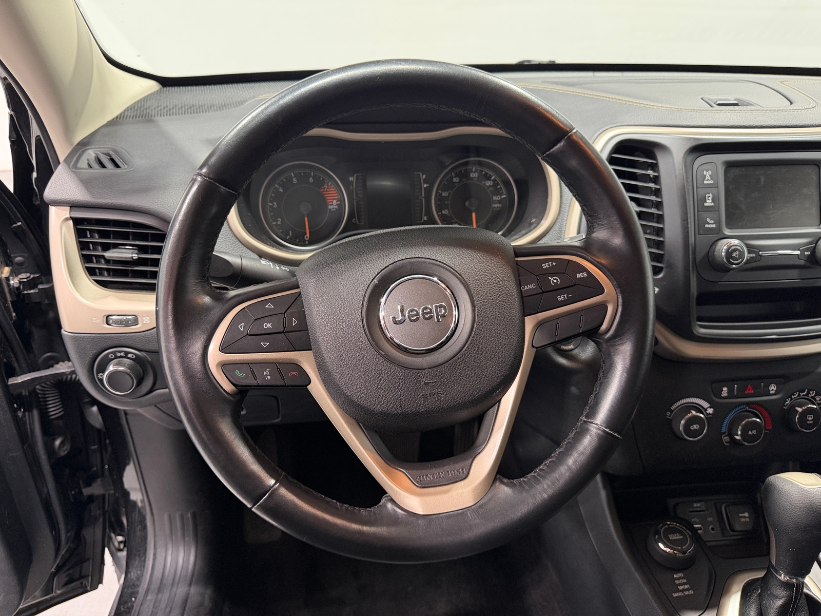 Thumbnail: 2016 Jeep Cherokee - 5