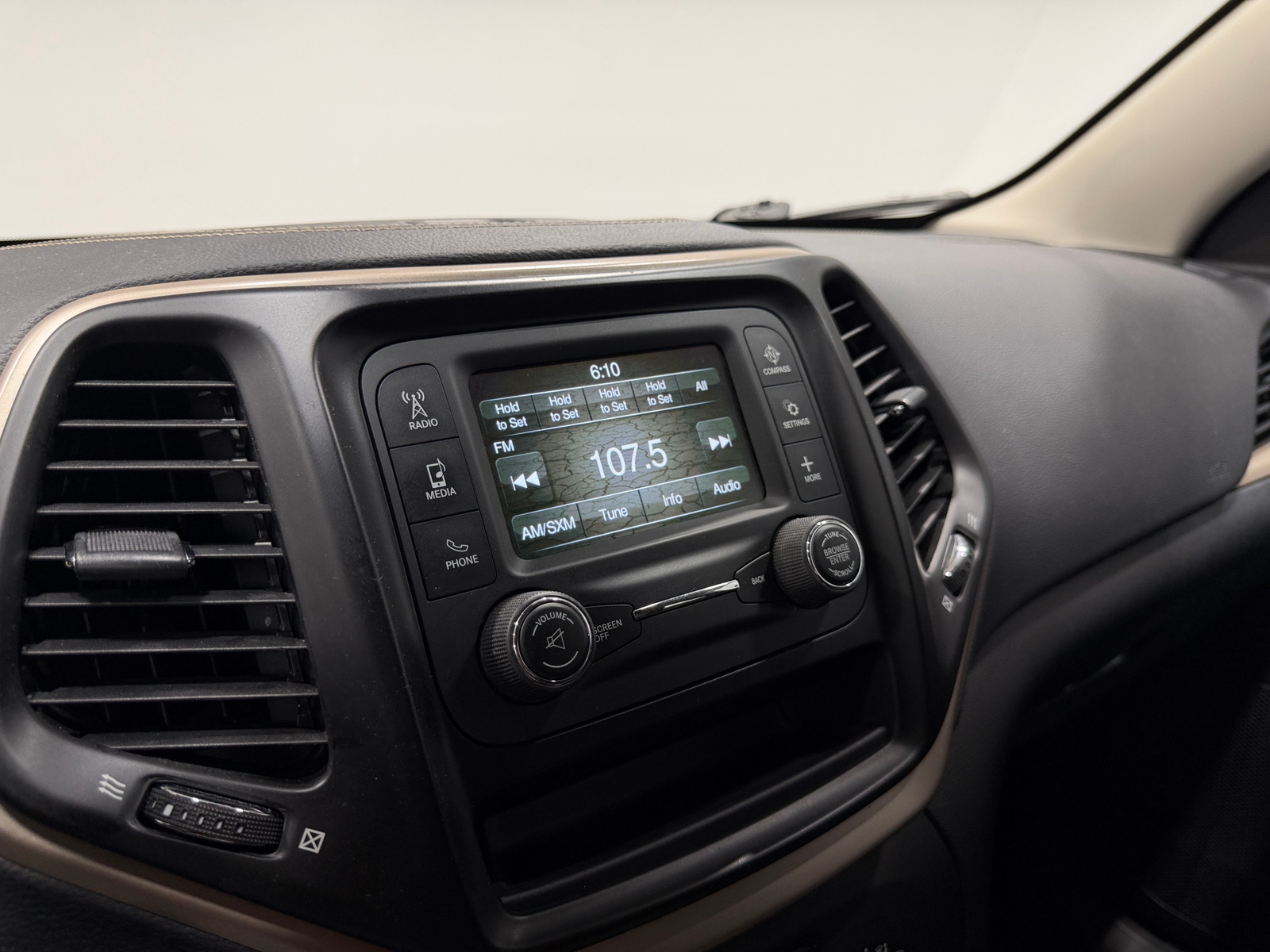 Thumbnail: 2016 Jeep Cherokee - 4
