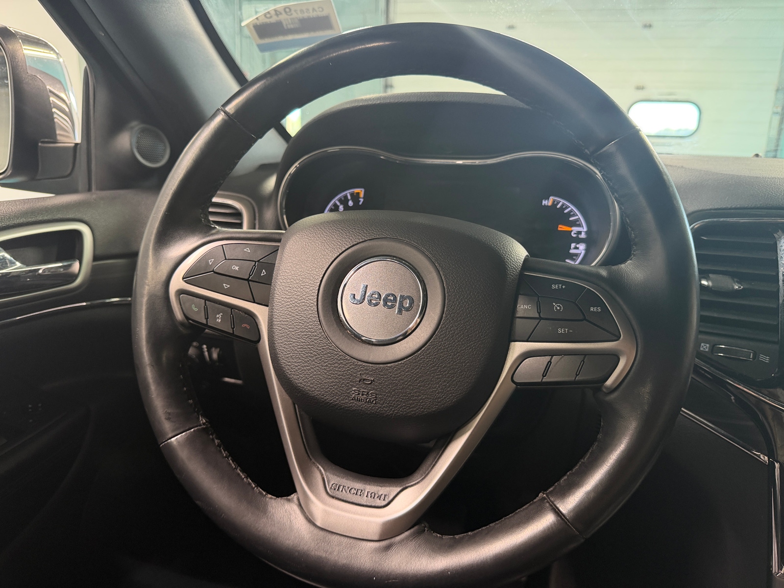 Thumbnail: 2019 Jeep Grand Cherokee - 4