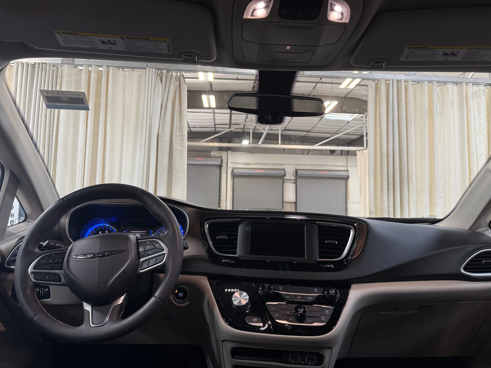 Thumbnail: 2022 Chrysler Voyager - 3