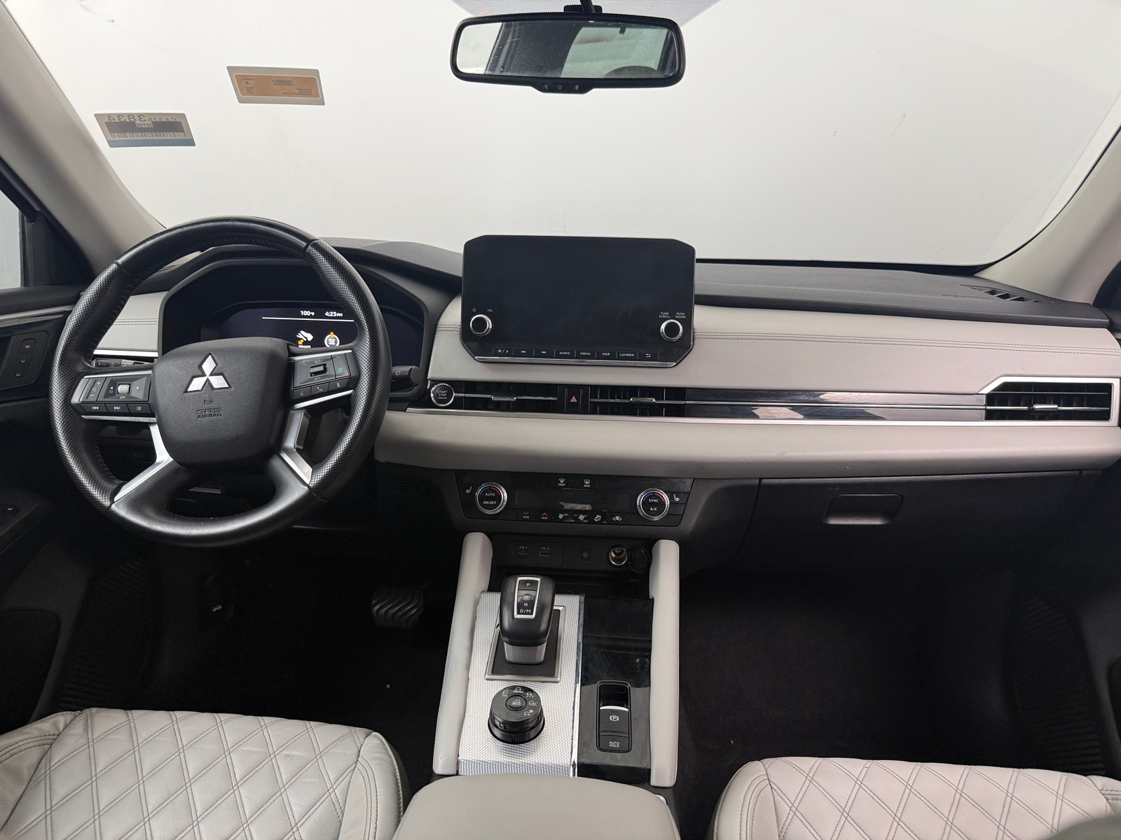Thumbnail: 2023 Mitsubishi Outlander - 2