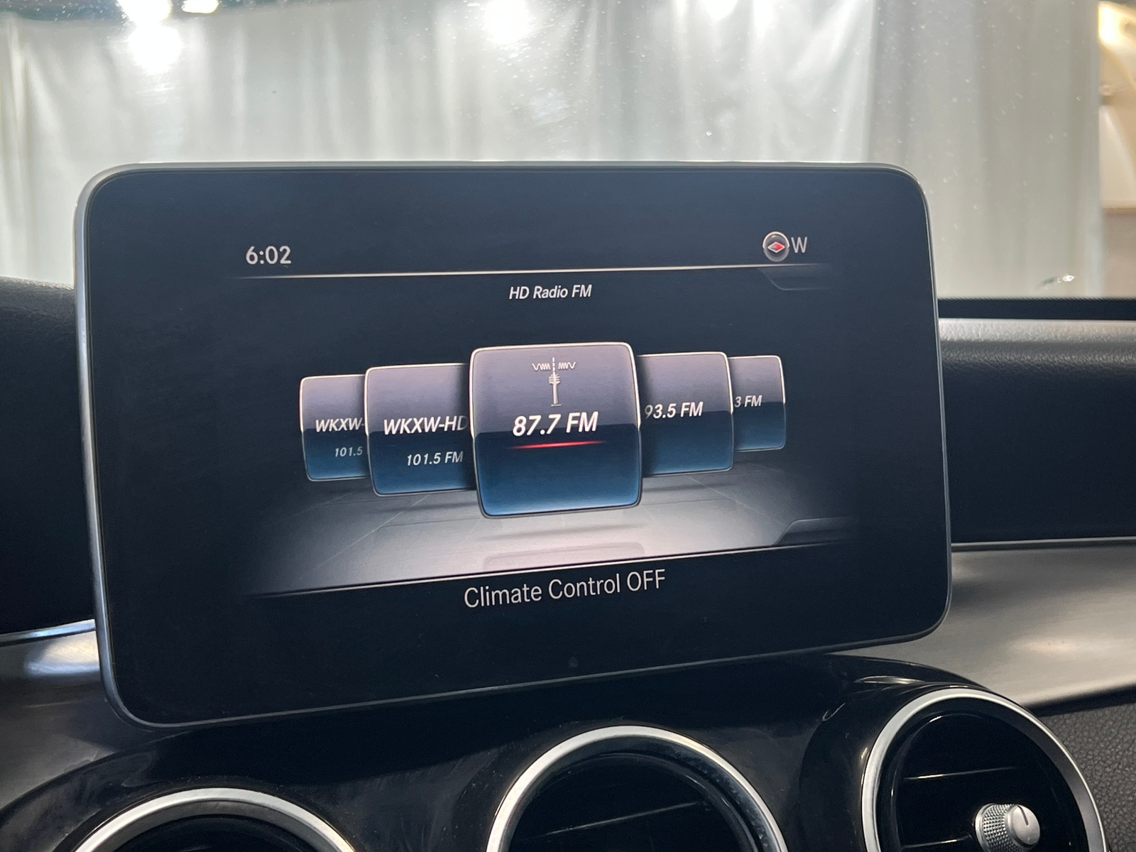 Thumbnail: 2016 Mercedes-Benz C-Class - 3