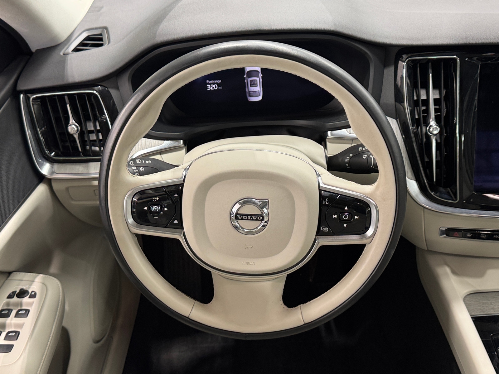Thumbnail: 2024 Volvo S60 - 4
