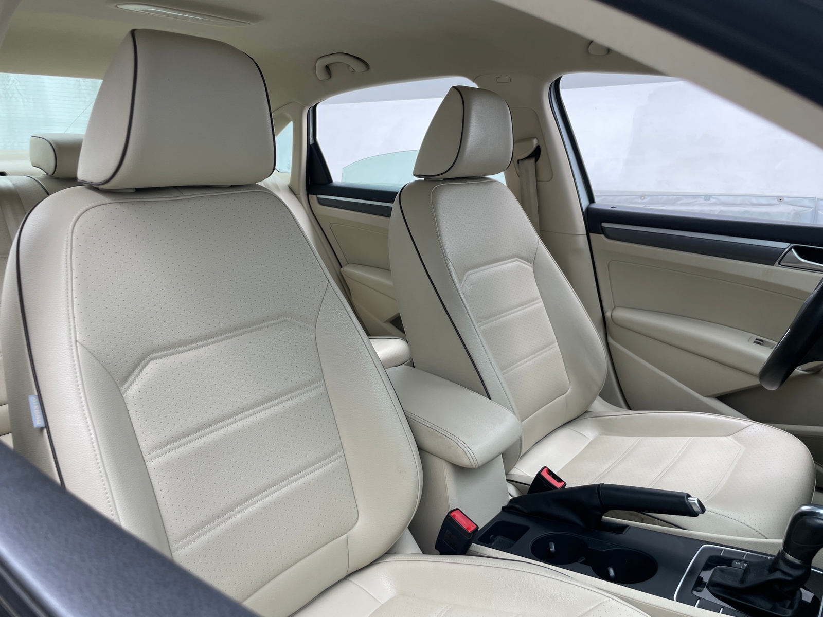 Thumbnail: 2017 Volkswagen Passat - 2