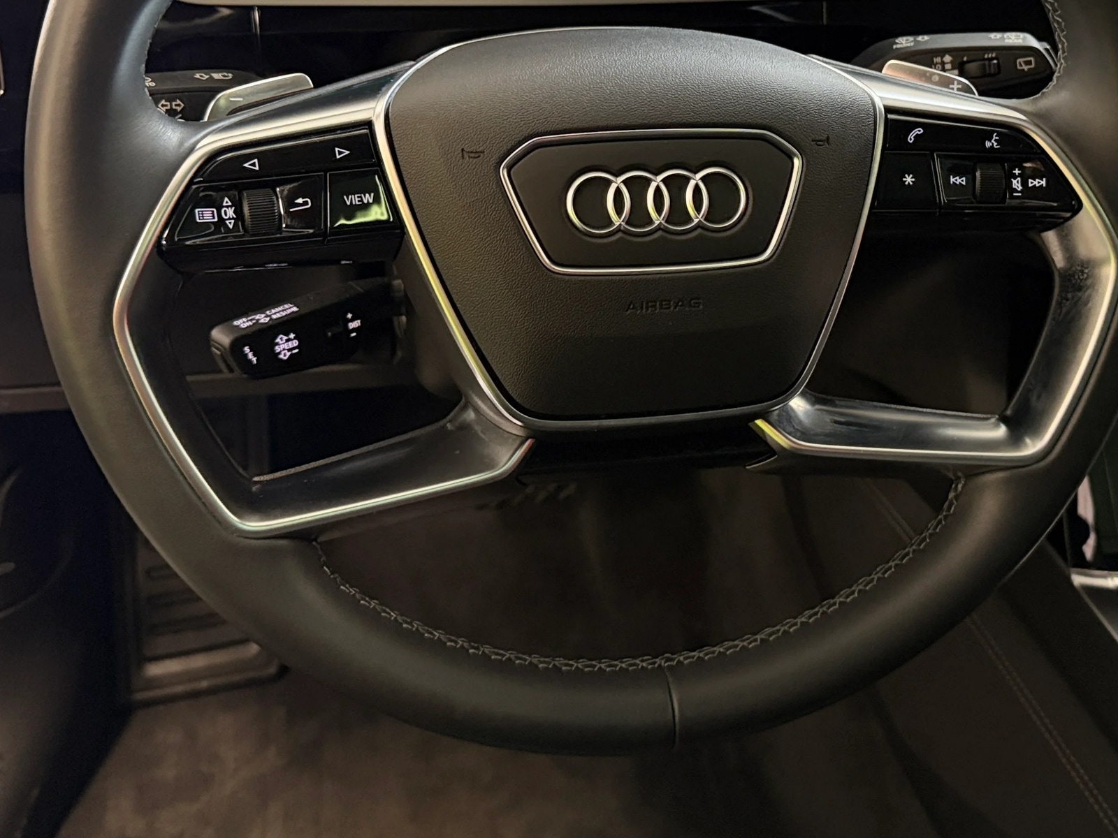 Thumbnail: 2022 Audi e-tron - 4