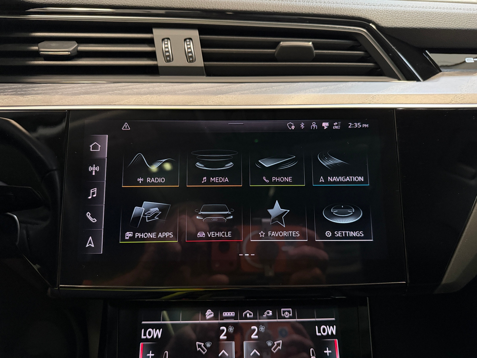Thumbnail: 2022 Audi e-tron - 3