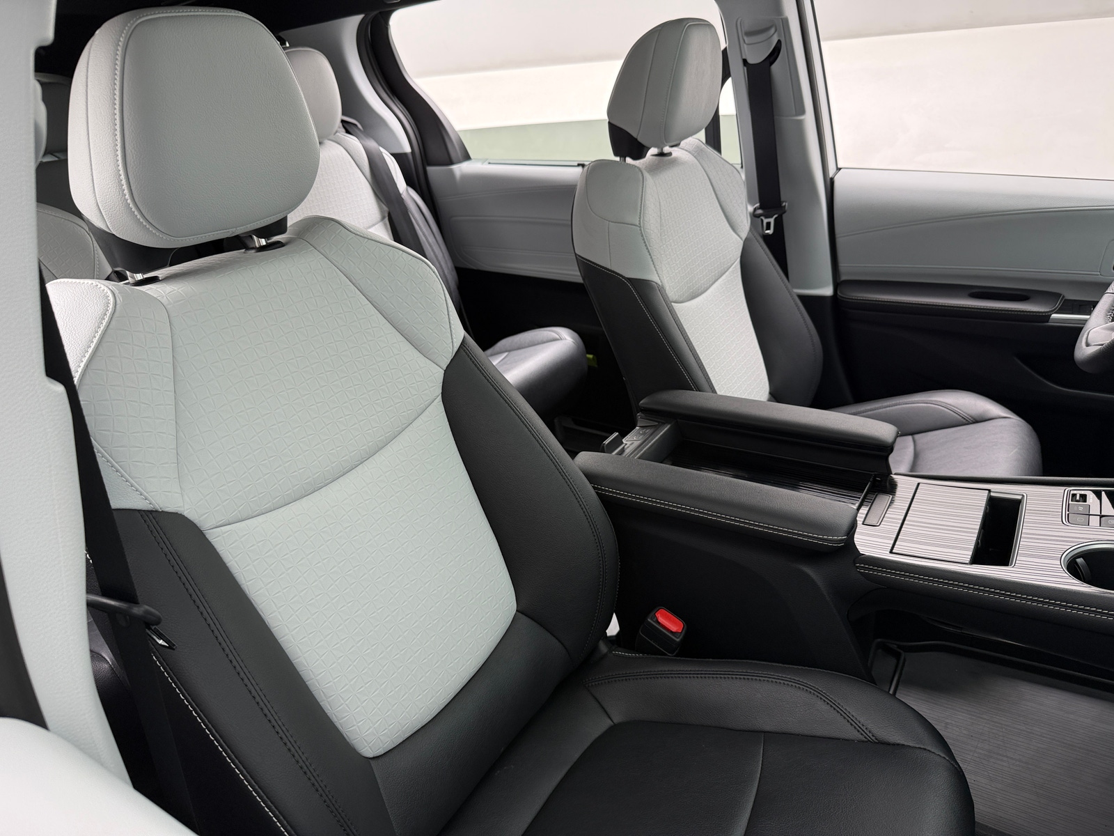Thumbnail: 2026 Toyota Sienna - 2