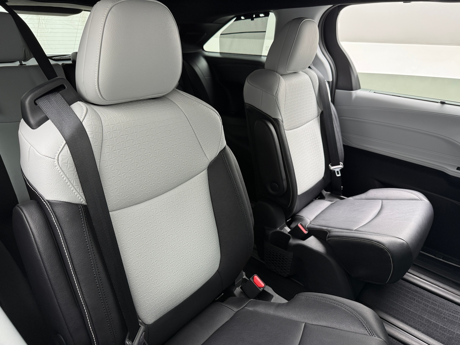 Thumbnail: 2026 Toyota Sienna - 6