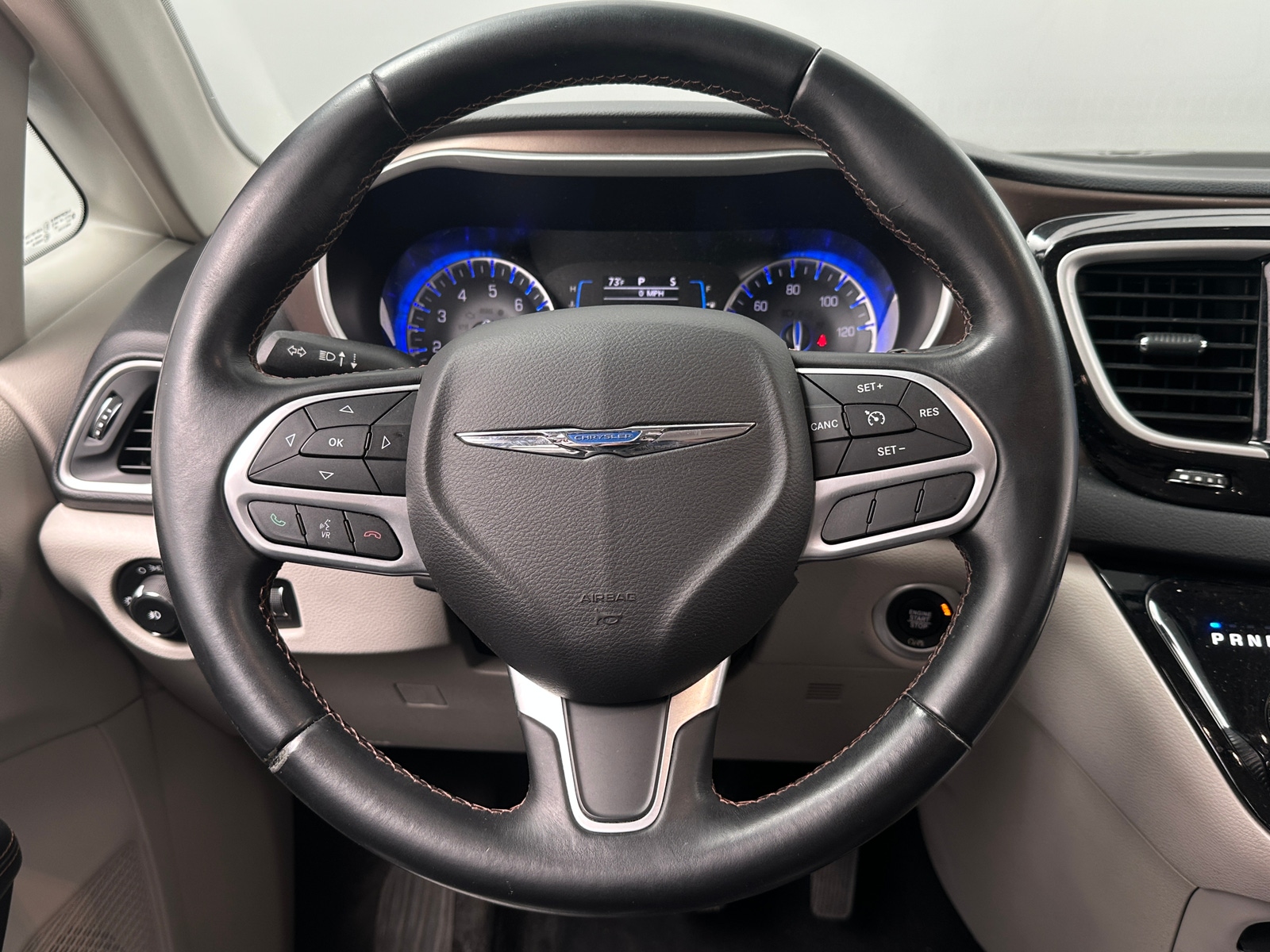 Thumbnail: 2017 Chrysler Pacifica - 4