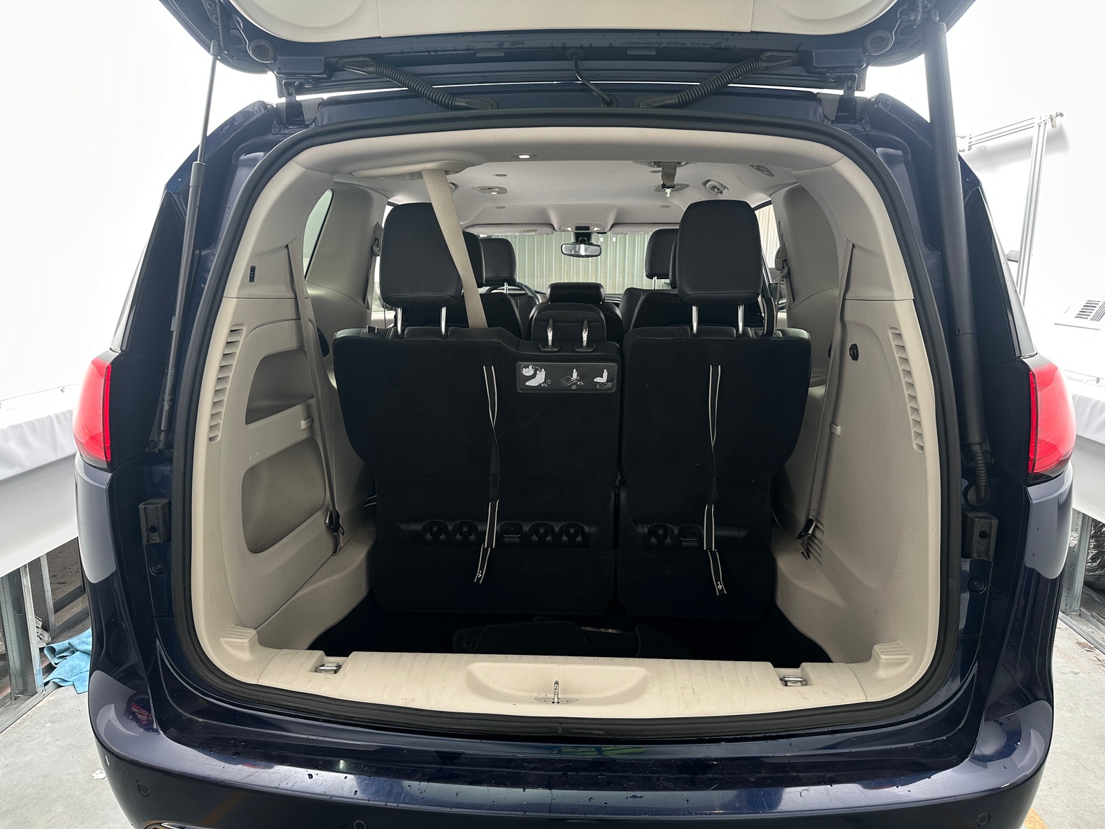 Thumbnail: 2017 Chrysler Pacifica - 6