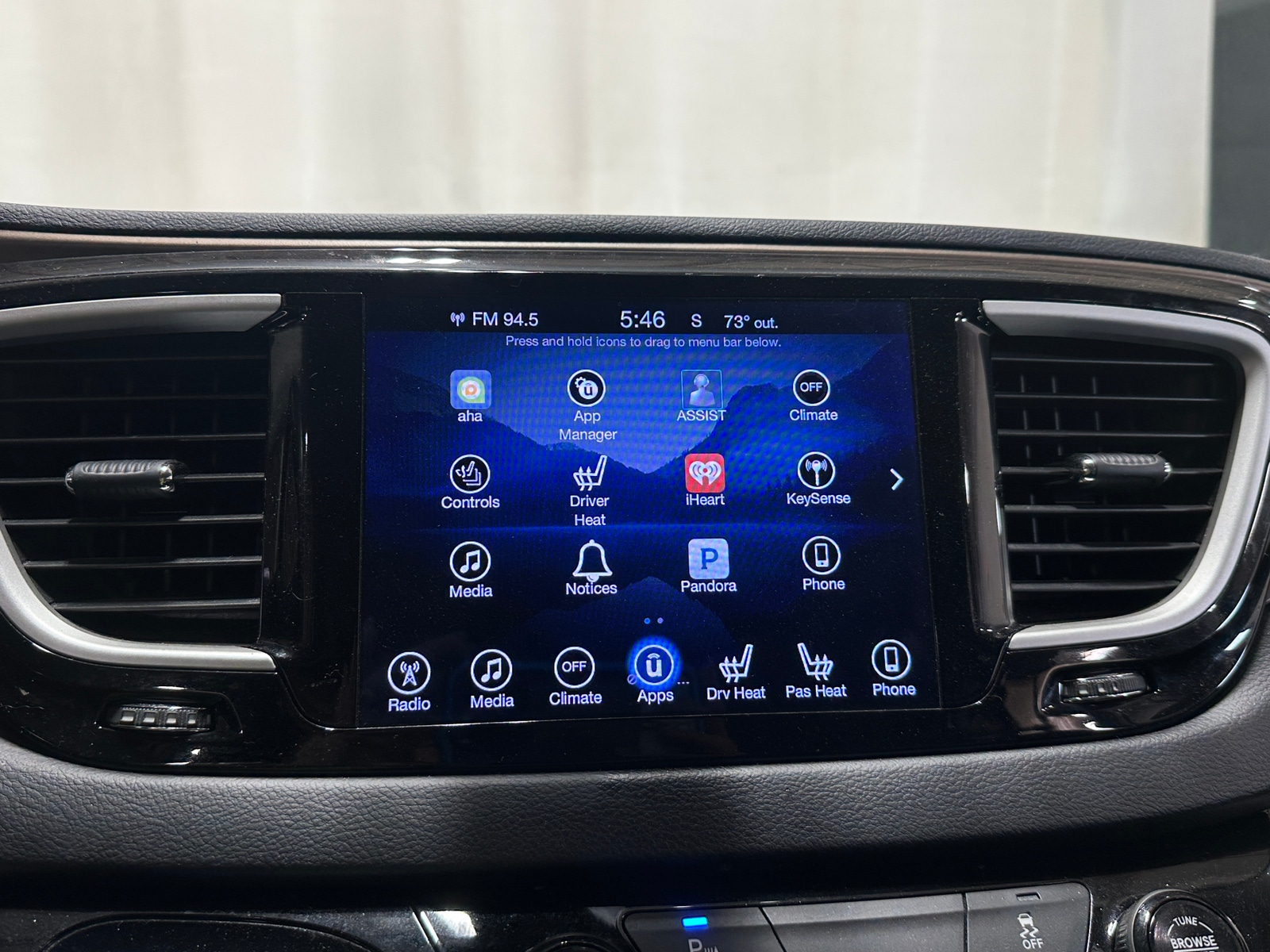 Thumbnail: 2017 Chrysler Pacifica - 3