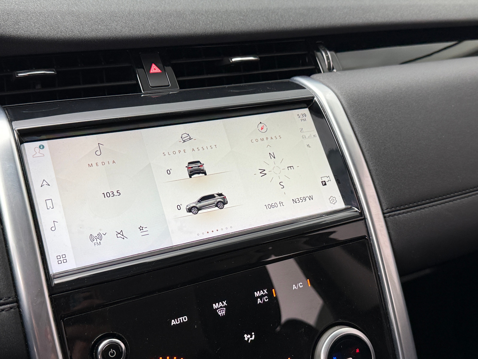 Thumbnail: 2022 Land Rover Discovery Sport - 4