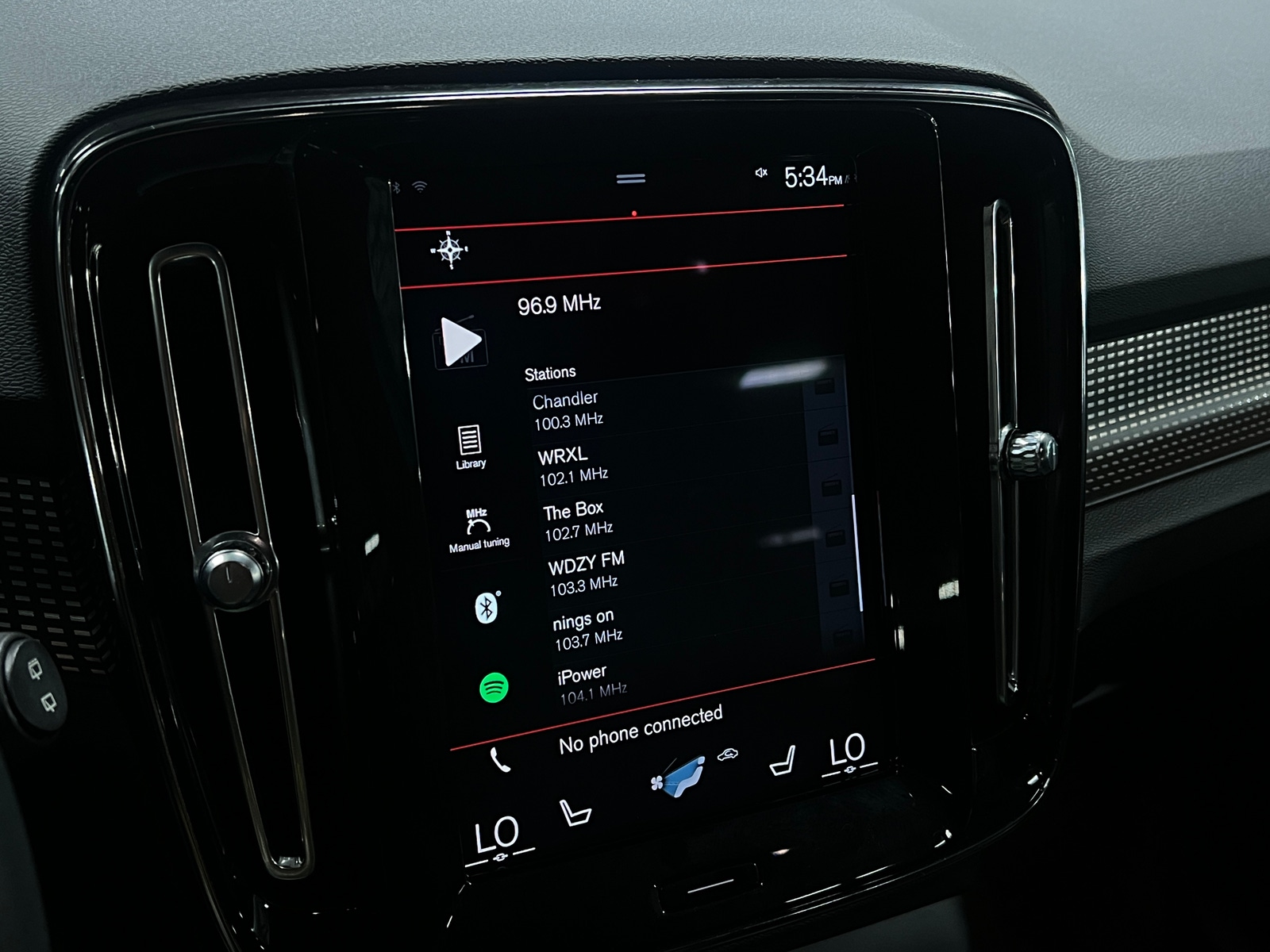 Thumbnail: 2022 Volvo XC40 - 3