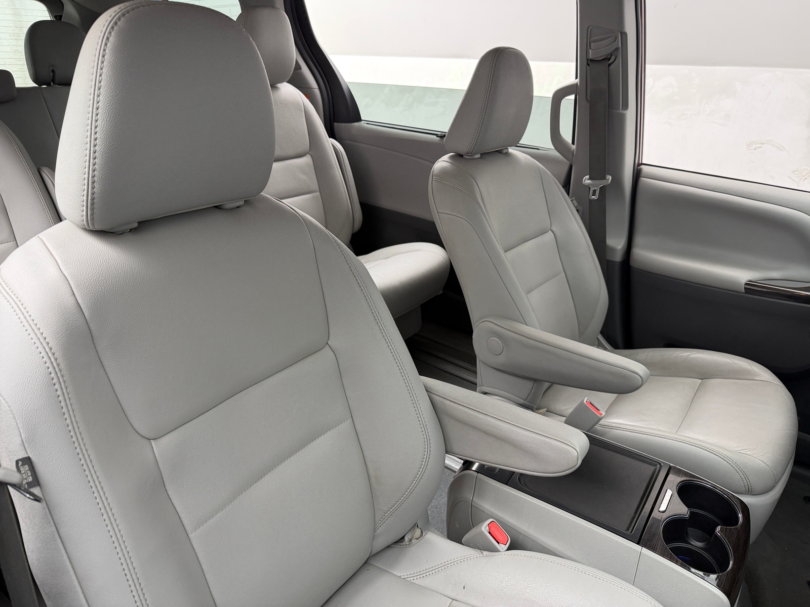 Thumbnail: 2020 Toyota Sienna - 2
