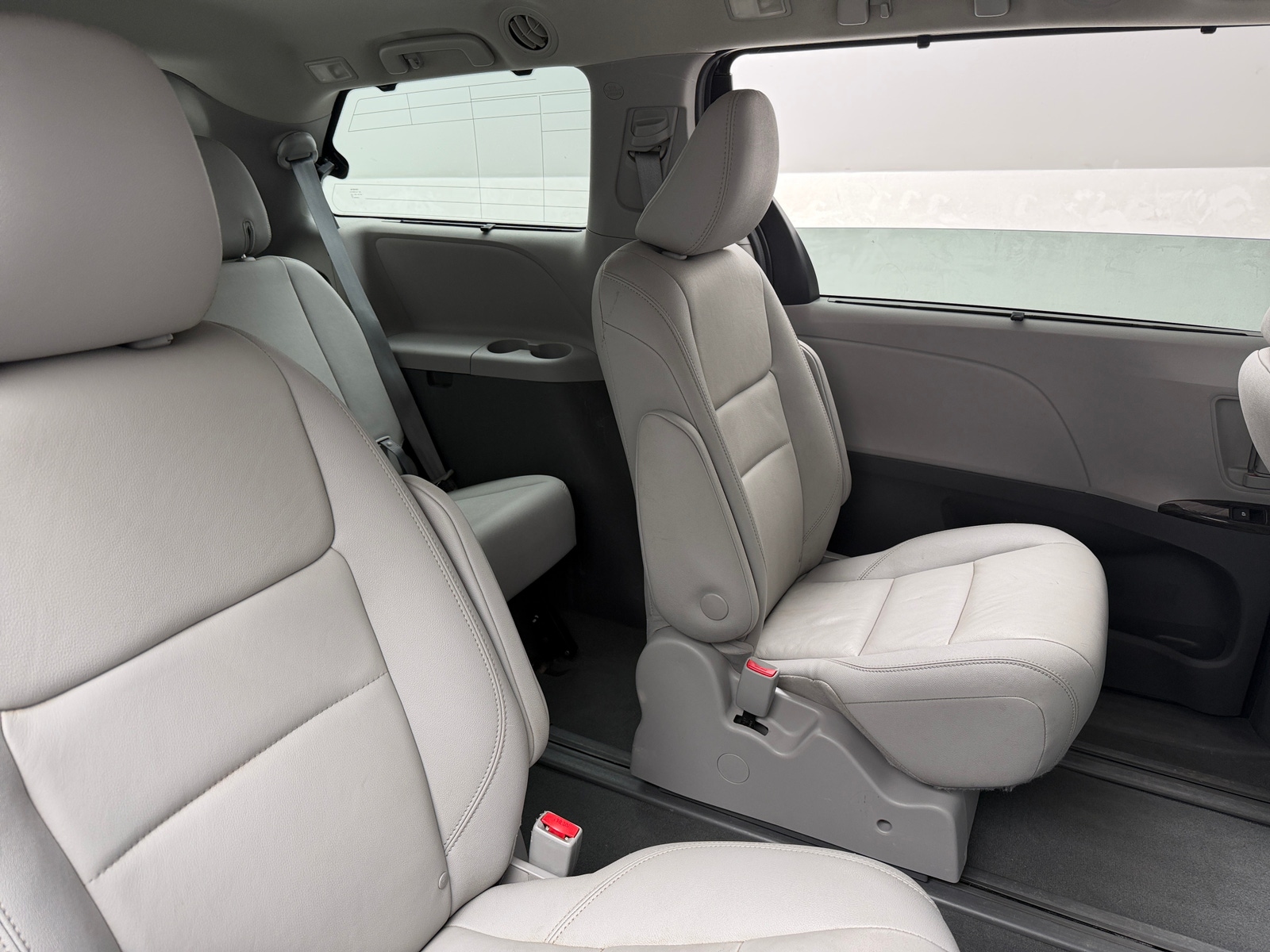 Thumbnail: 2020 Toyota Sienna - 6