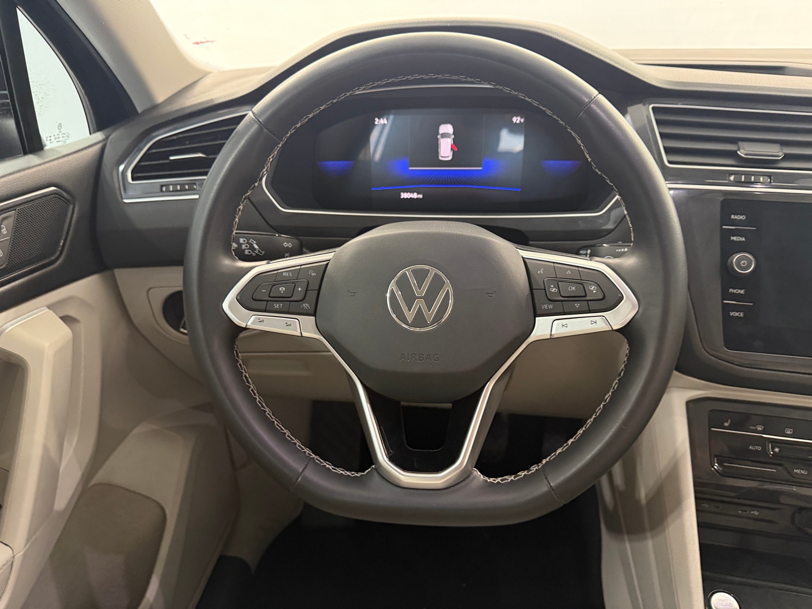 Thumbnail: 2023 Volkswagen Tiguan - 4