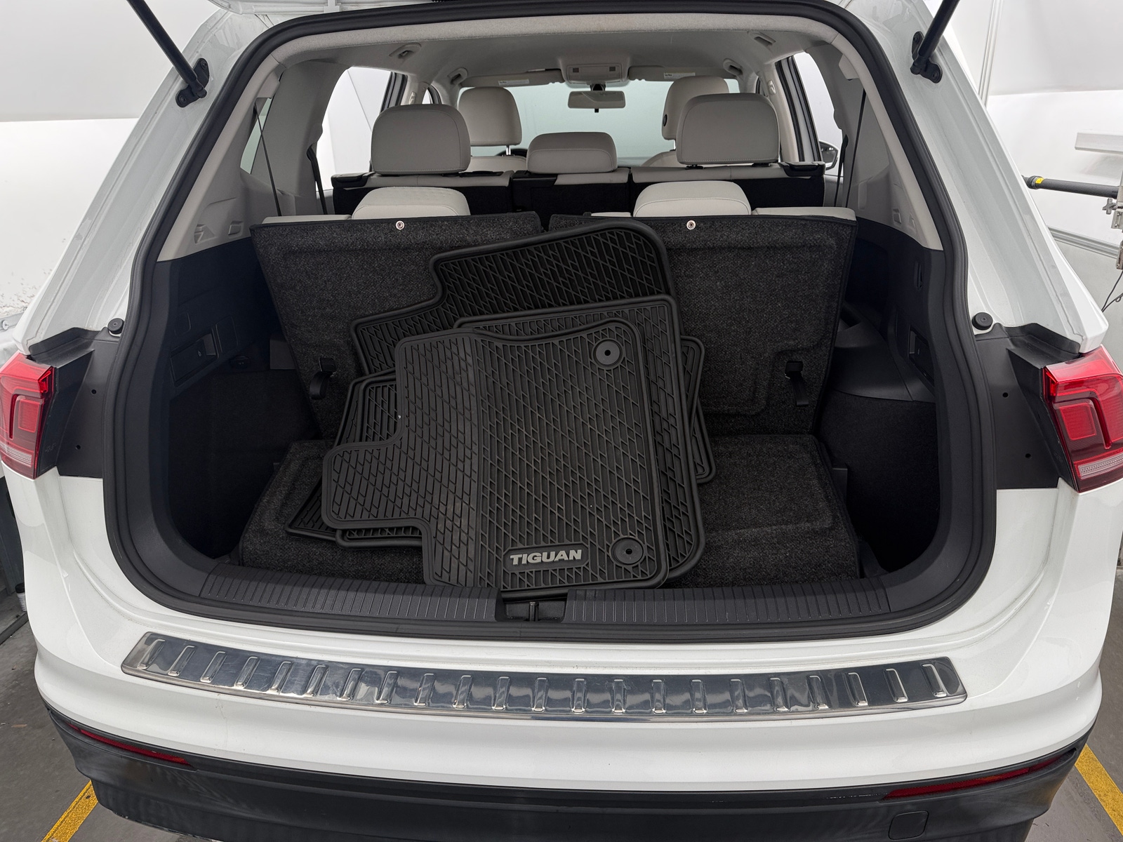Thumbnail: 2019 Volkswagen Tiguan - 7