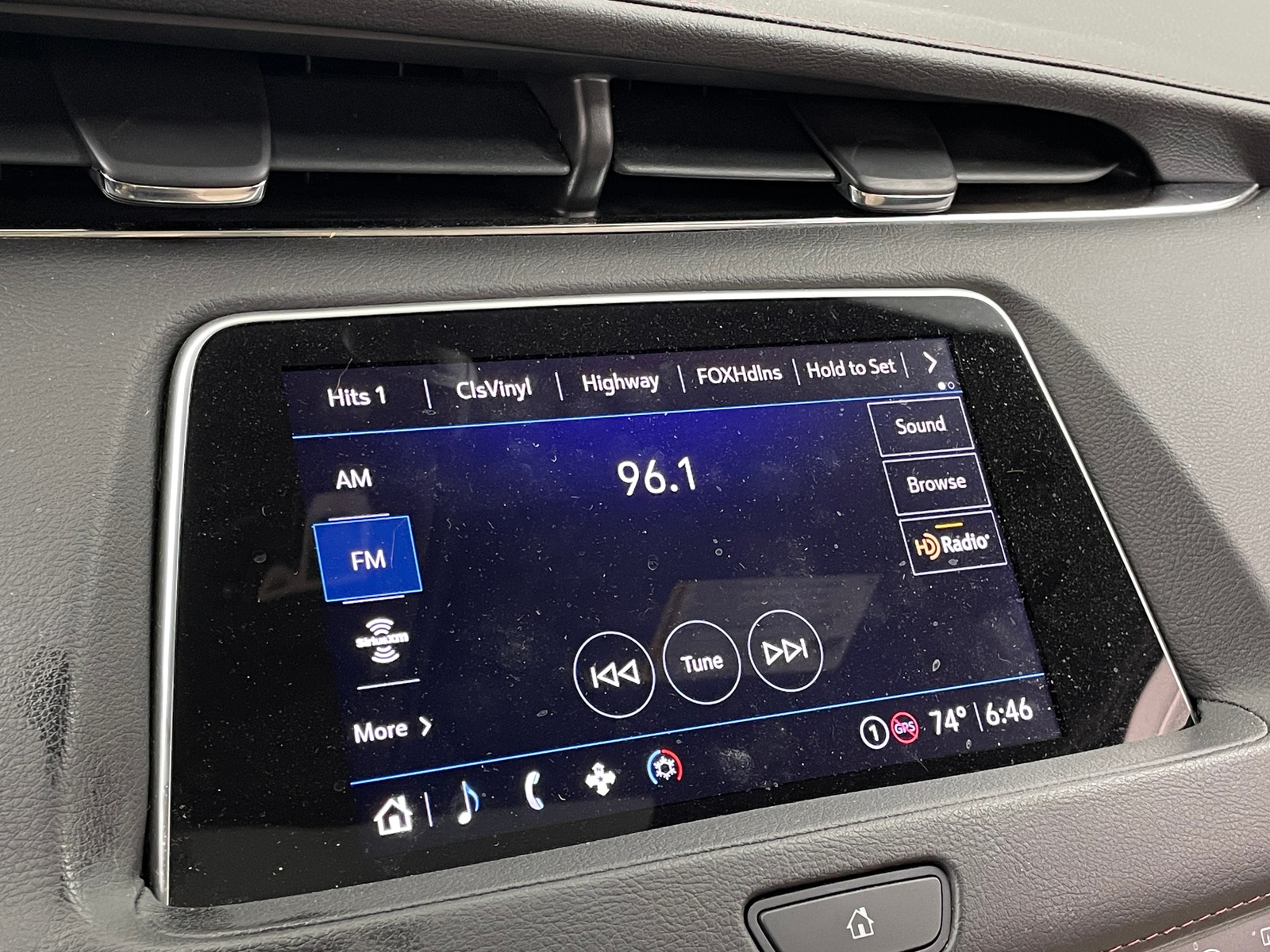 Thumbnail: 2023 Cadillac XT4 - 3