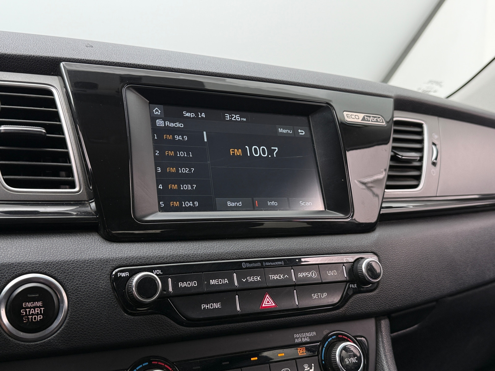 Thumbnail: 2019 Kia Niro - 4