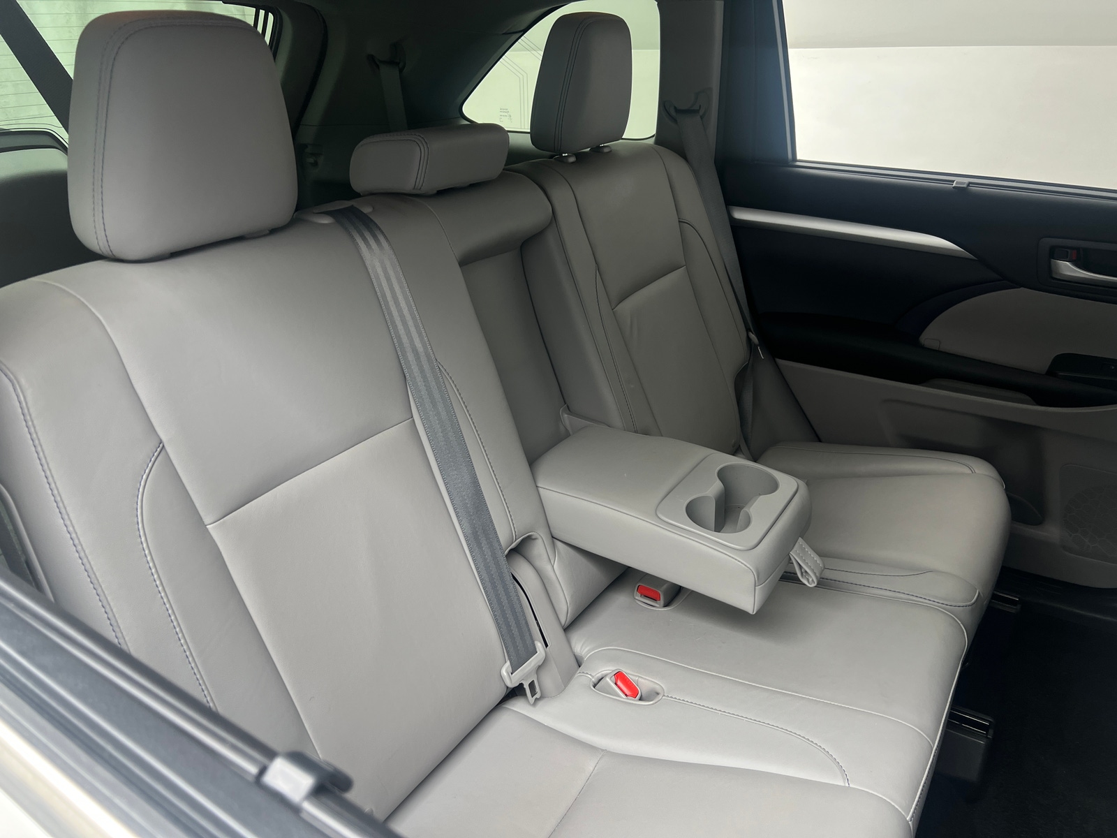 Thumbnail: 2016 Toyota Highlander - 6