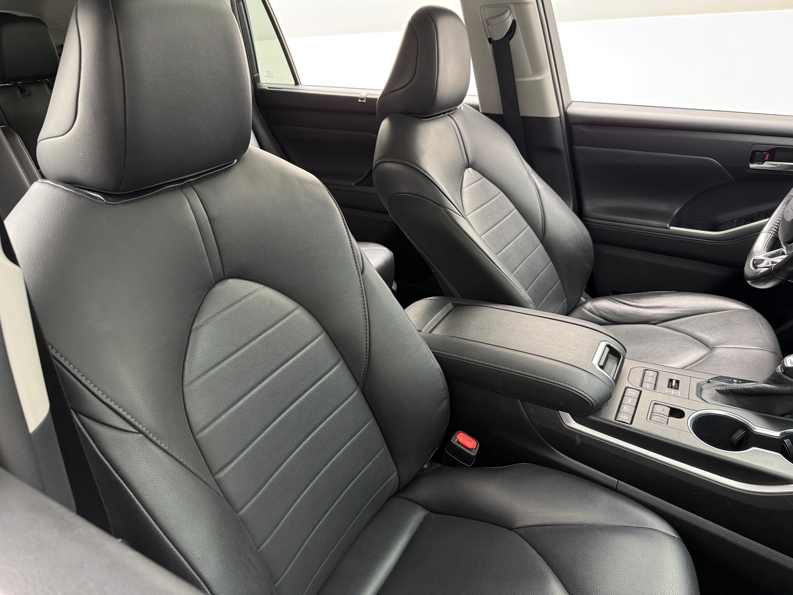 Thumbnail: 2020 Toyota Highlander - 2