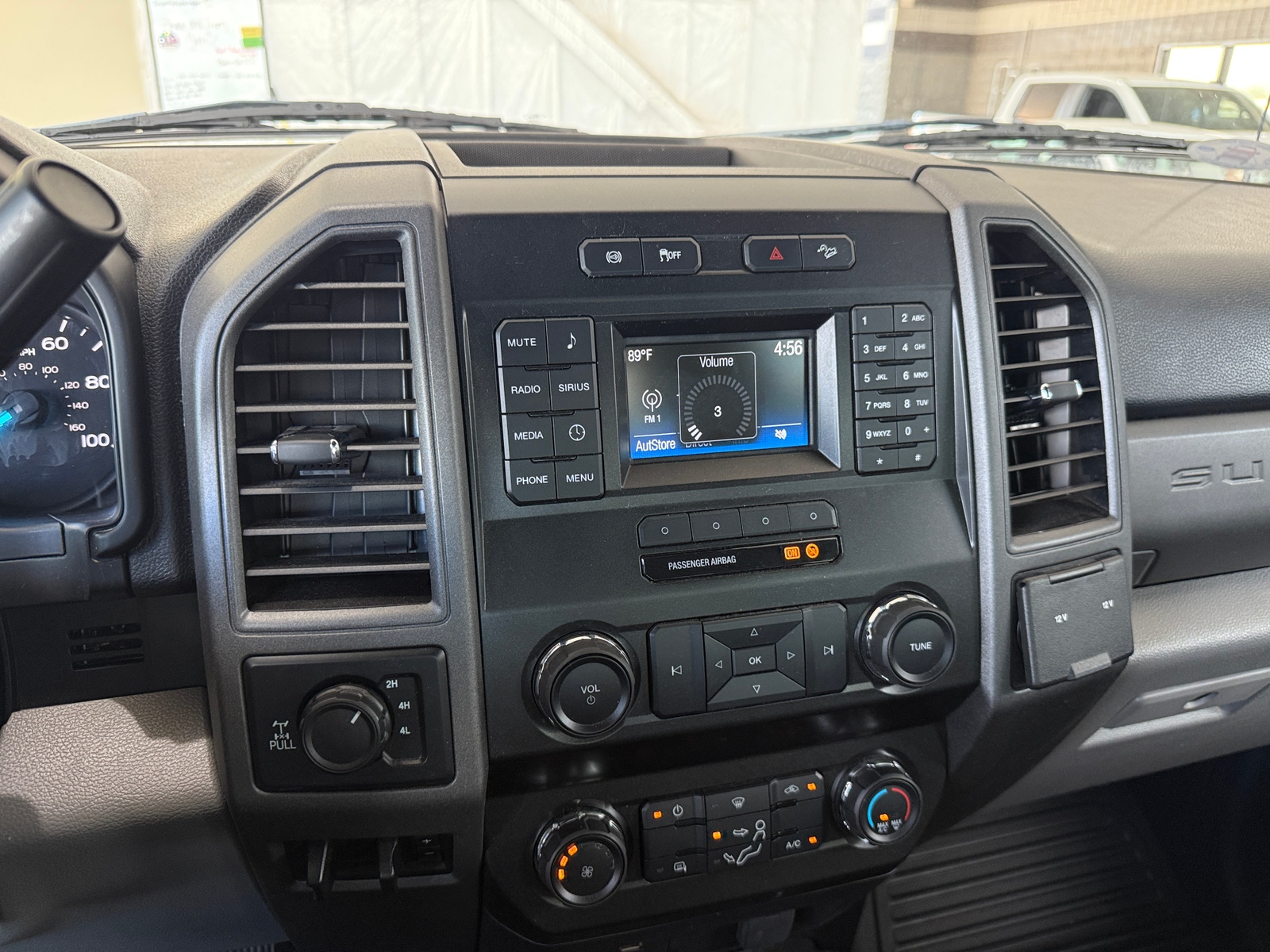 Thumbnail: 2019 Ford Econoline - 4
