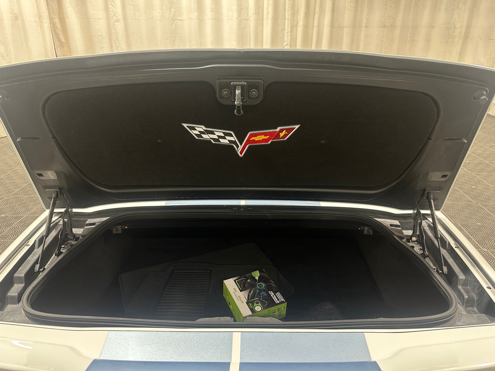 Thumbnail: 2010 Chevrolet Corvette - 5