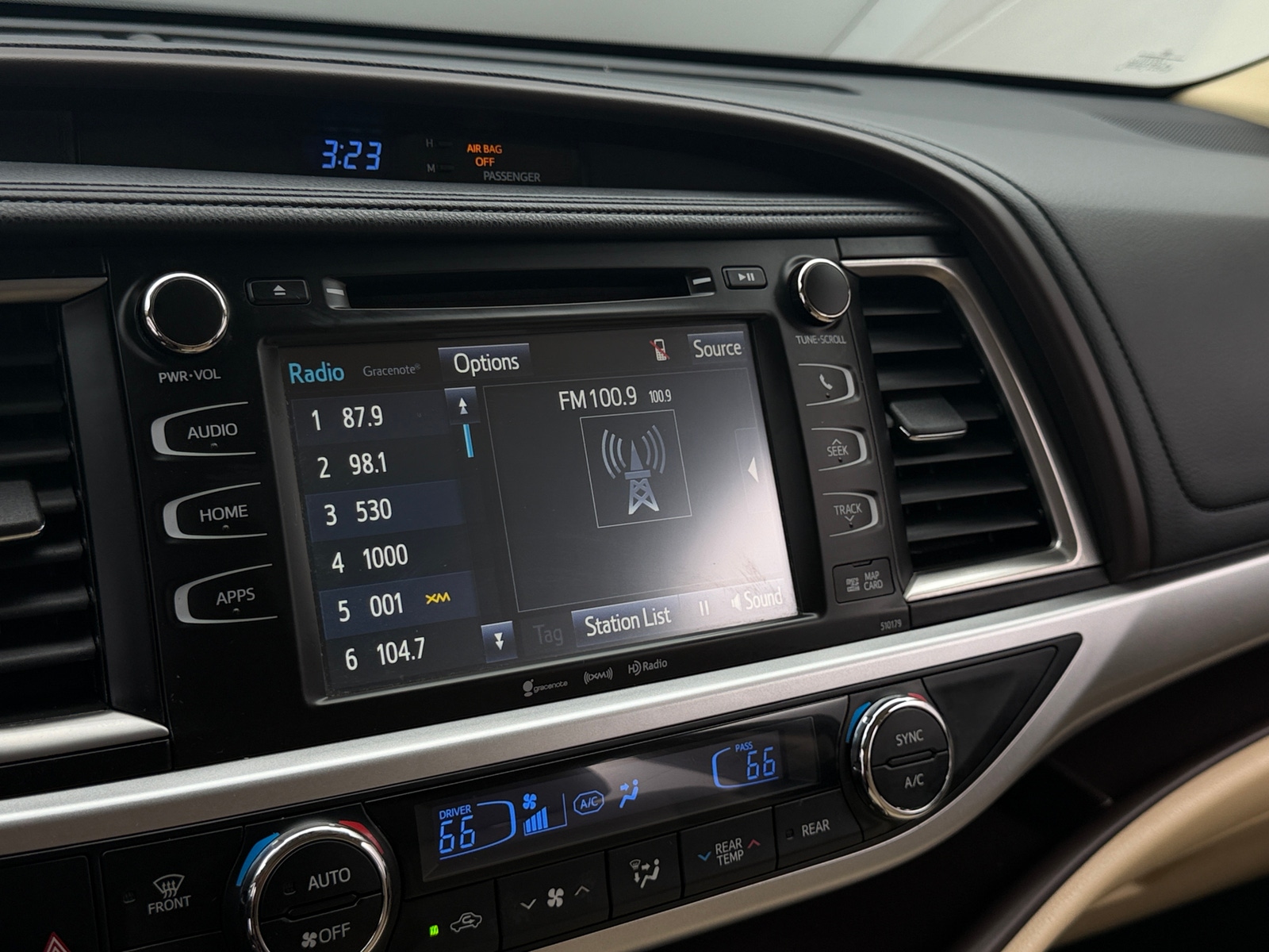 Thumbnail: 2017 Toyota Highlander - 4