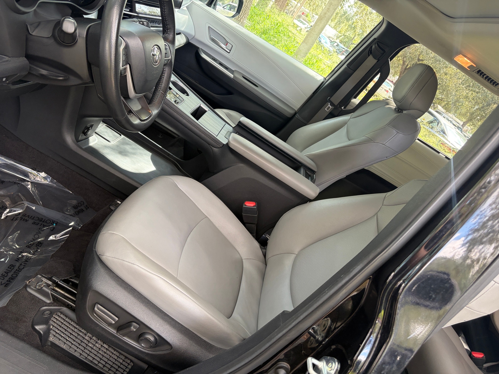 Thumbnail: 2025 Toyota Sienna - 2