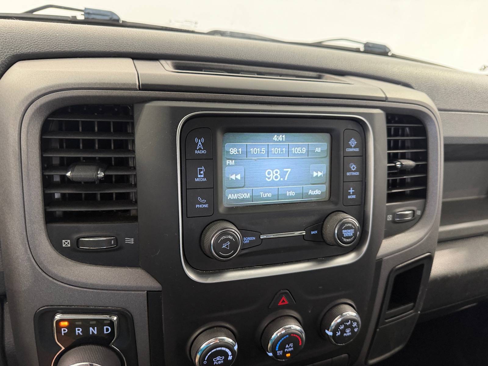 Thumbnail: 2019 RAM 1500 Classic - 4