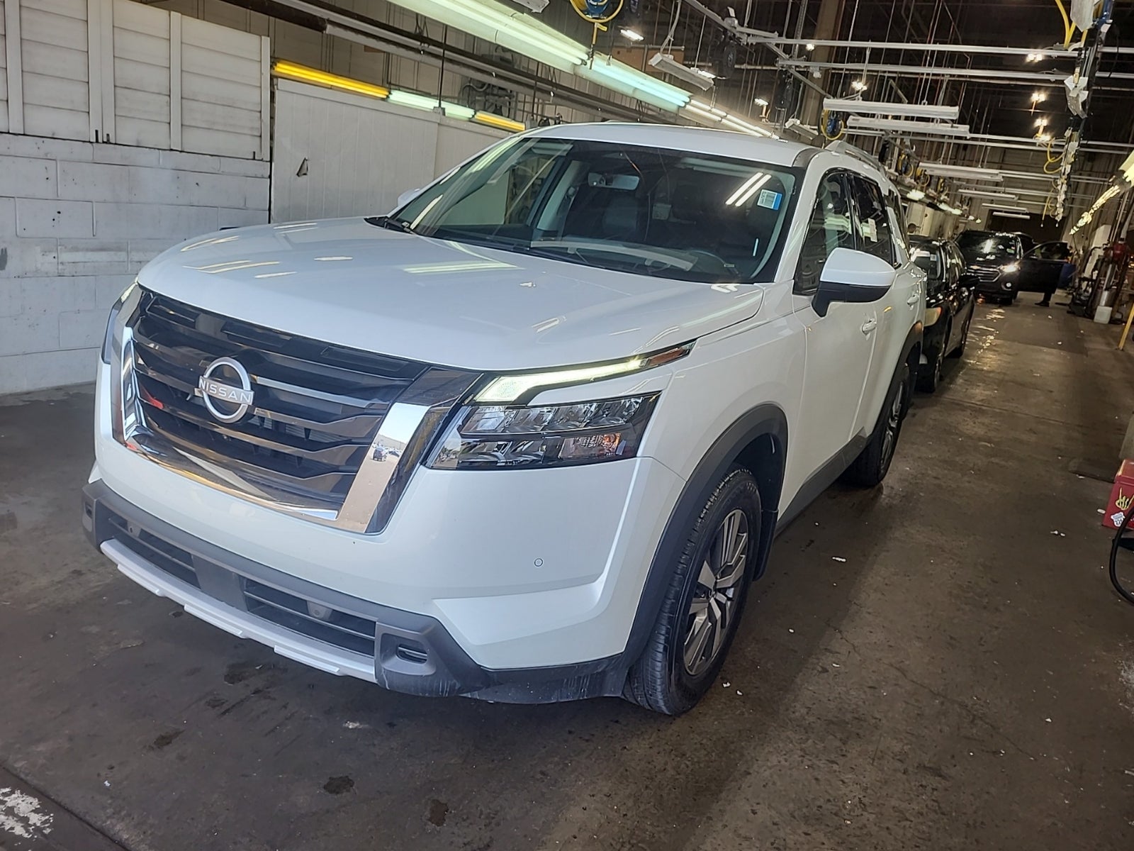 2025 Nissan Pathfinder SL