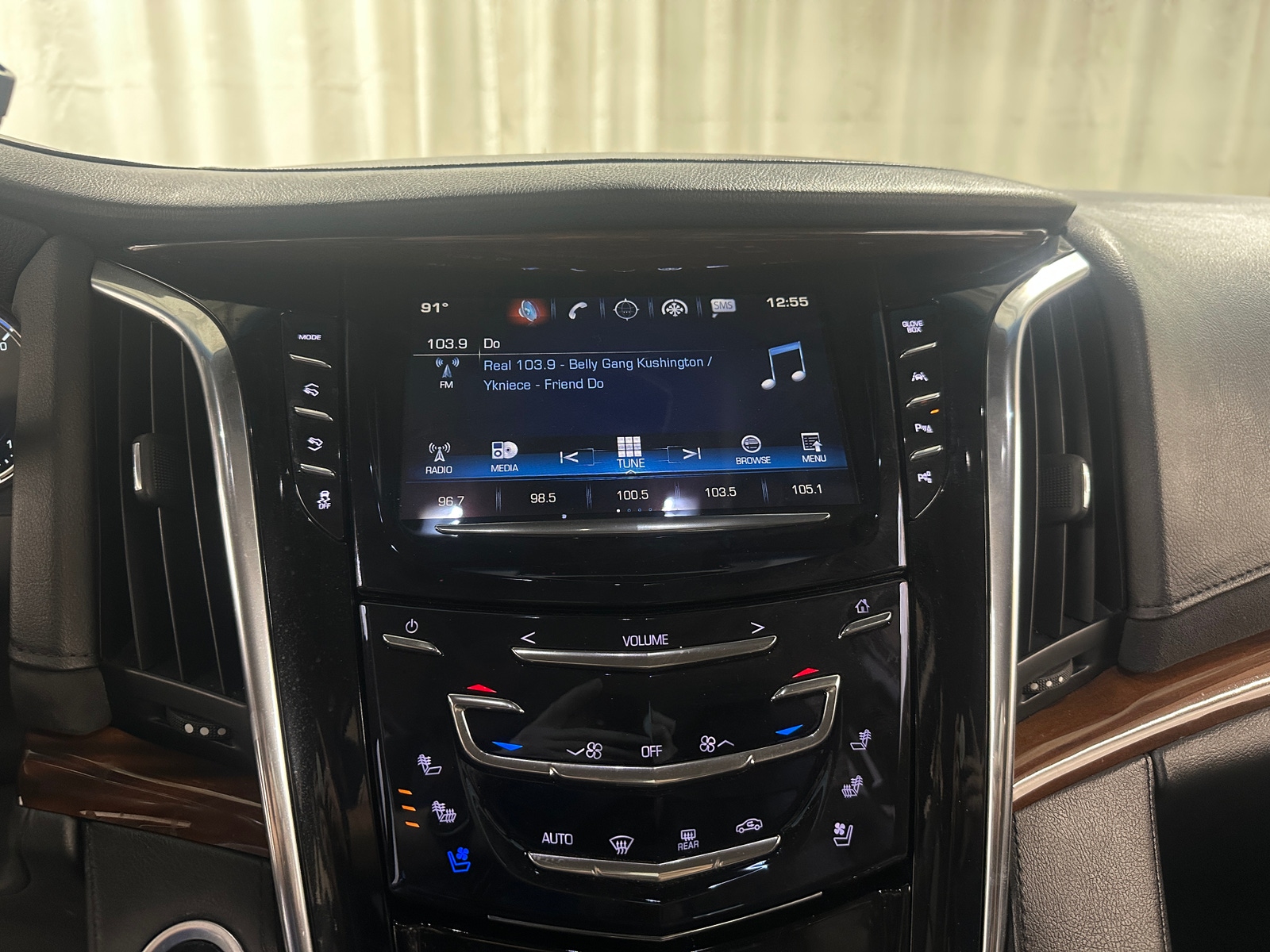 Thumbnail: 2018 Cadillac Escalade - 3