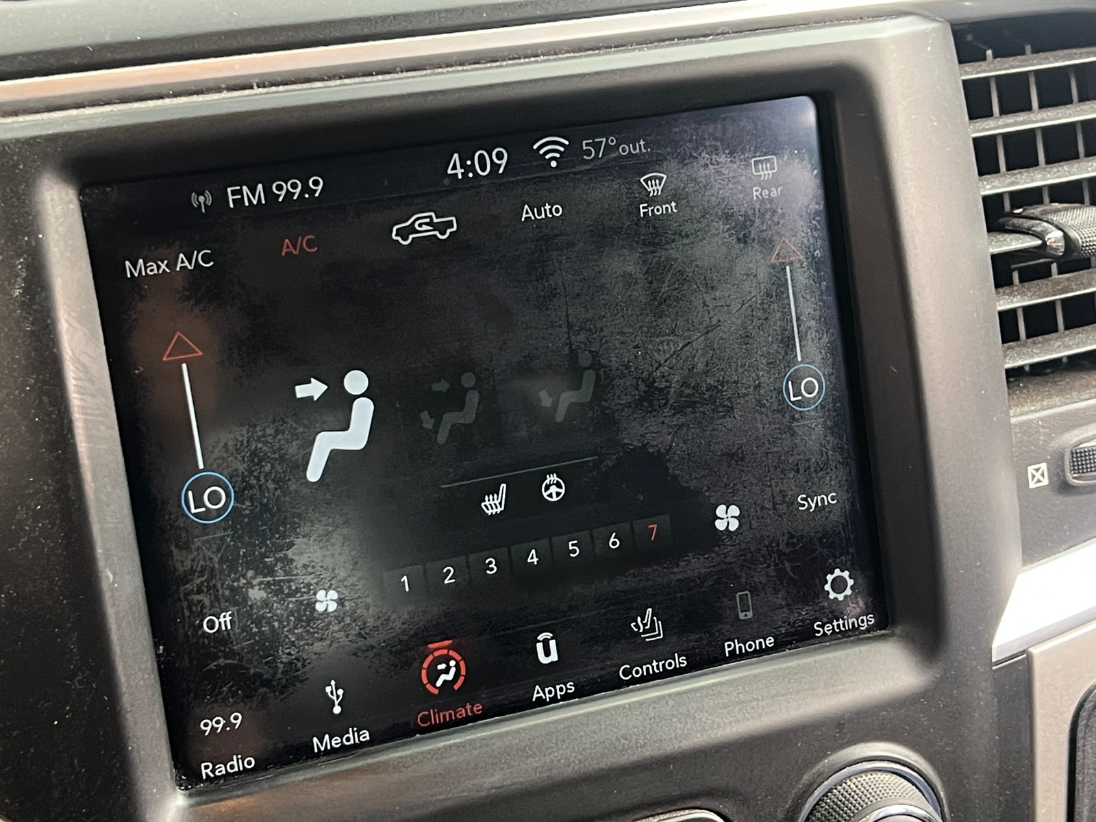 Thumbnail: 2019 RAM 1500 Classic - 4