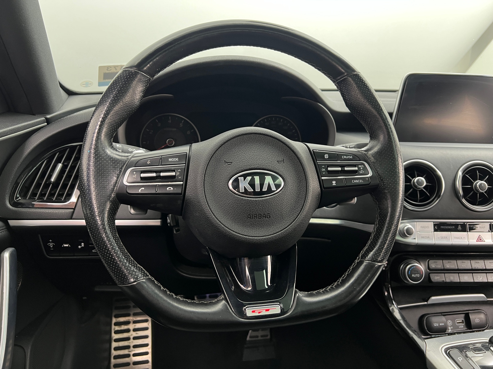 Thumbnail: 2018 Kia Stinger - 4